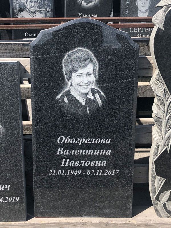 Памятник №002 из карельского гранита — фото 3
